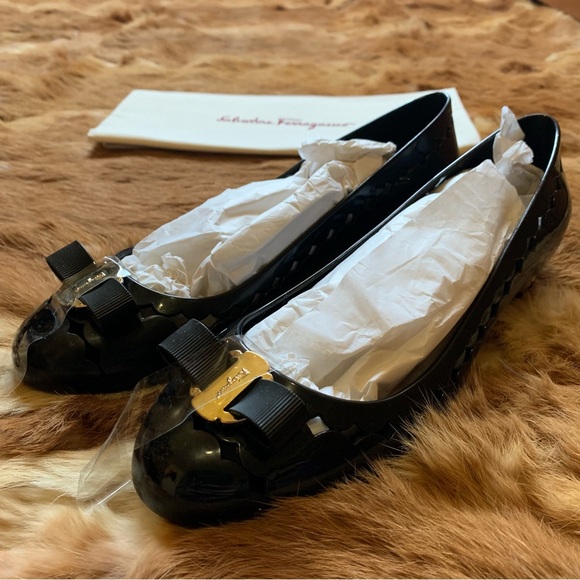 Salvatore Ferragamo laser jelly cut bow flats size 9